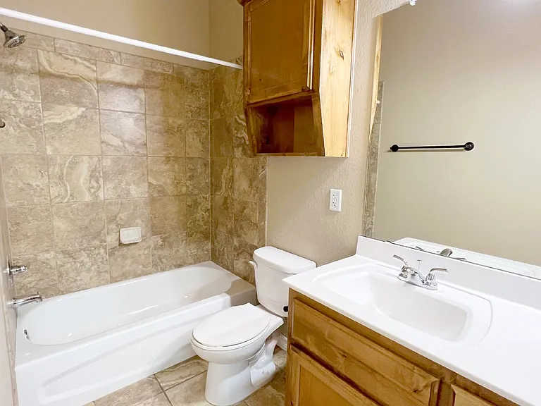 405 Sladecek Dr #B — Photo 19