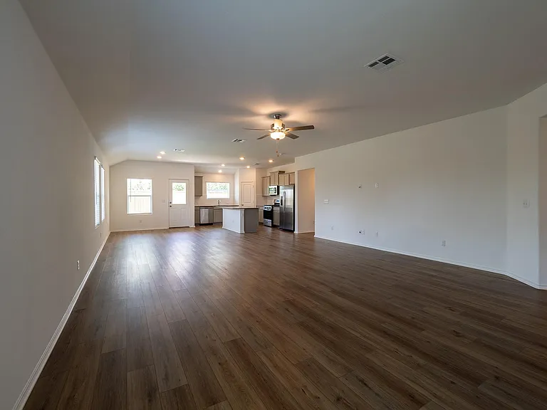 702 Silver Springs Bnd — Photo 31
