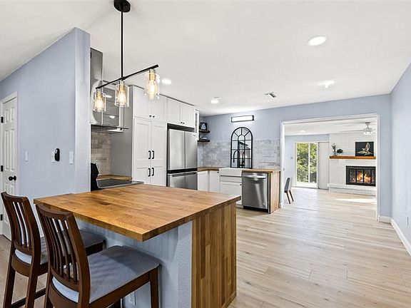 3rd image of 217 Evelyn Ave