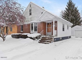 1022 Lake Michigan Dr NW, Grand Rapids, MI 49504