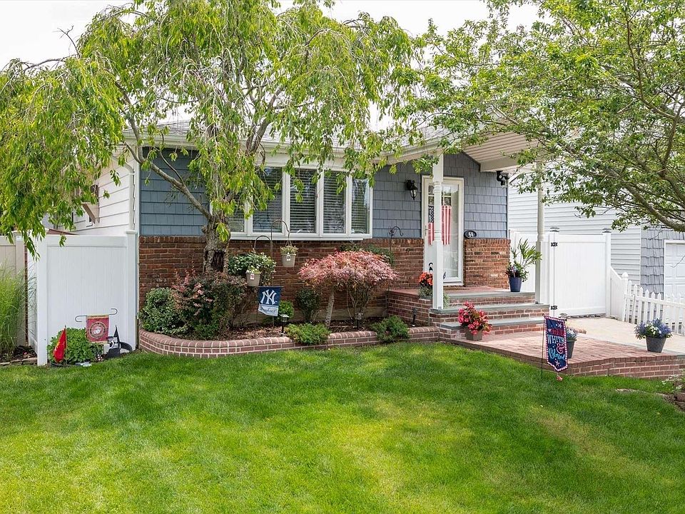 1st image of 64 Crestwood Boulevard