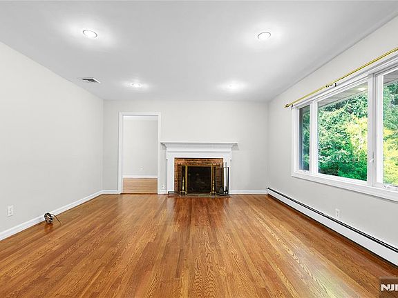 2nd image of 16 Dater Ln