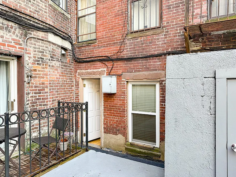 61 Phillips St #1A — Photo 9