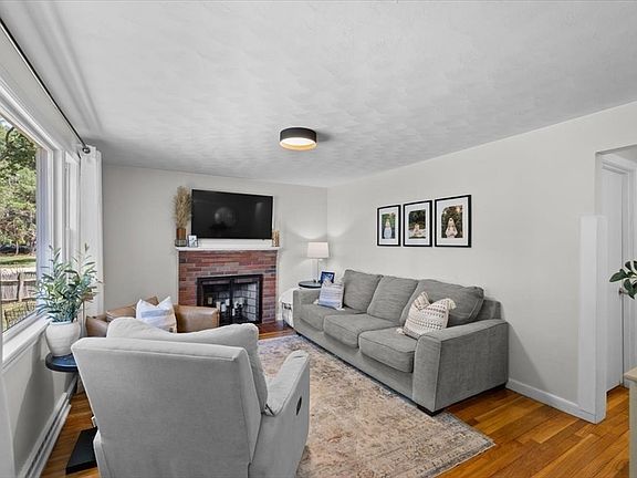 5th image of 30 Chestnut St