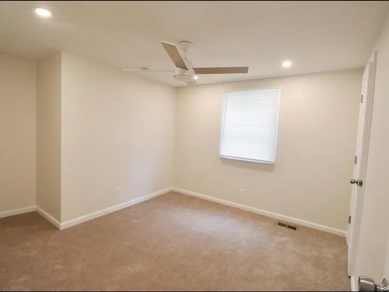 89 Lynbrook Dr — Photo 18