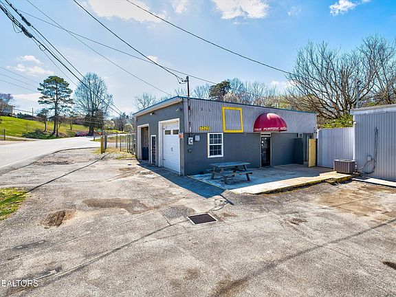 2nd image of 7525 Sevierville Pike