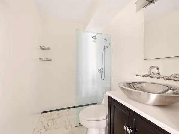 209 East 56th Street image 5 of 5