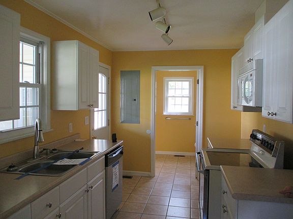 5th image of 1614 E Fairview Ave