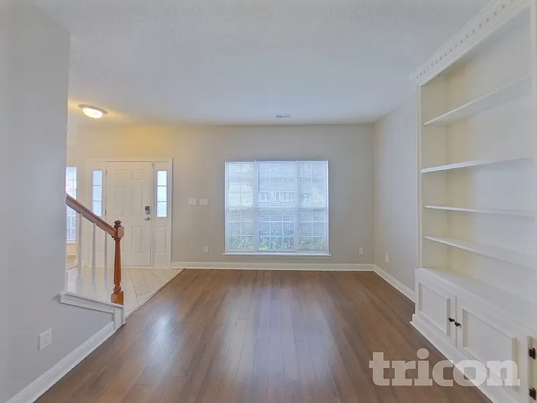 4882 Aldridge Pl NW — Photo 2
