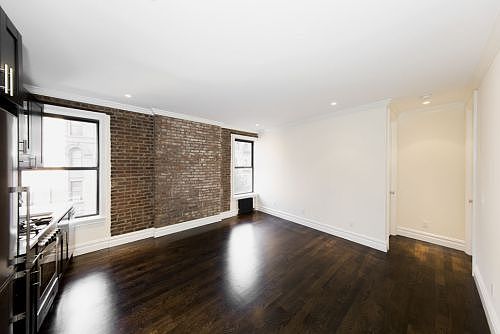 4th image of 416 E 11th St APT 4B