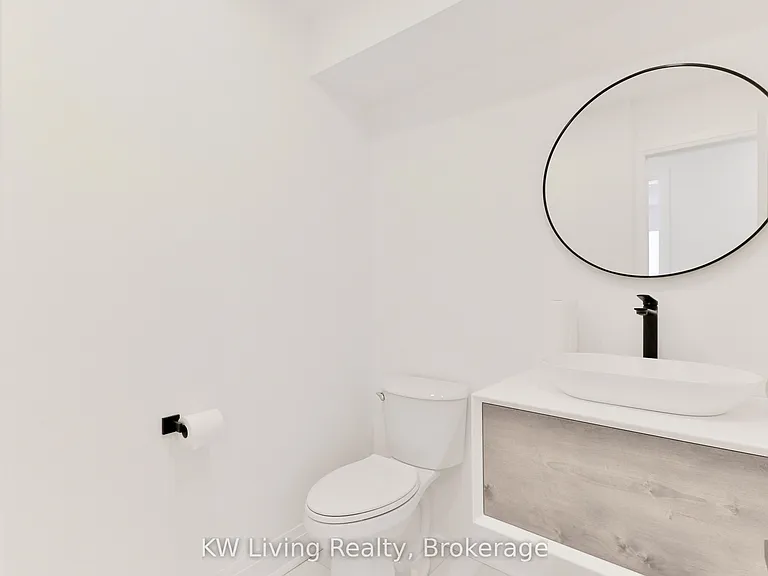105 Chloe Cres — Photo 13