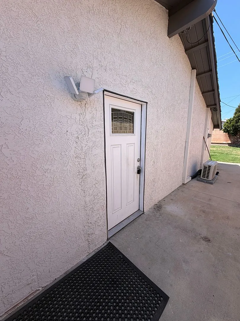 Beautiful 2 bed, 1 bath with yard — Photo 4