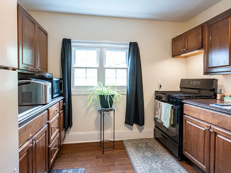 1143 E Main St #1 — Photo 1