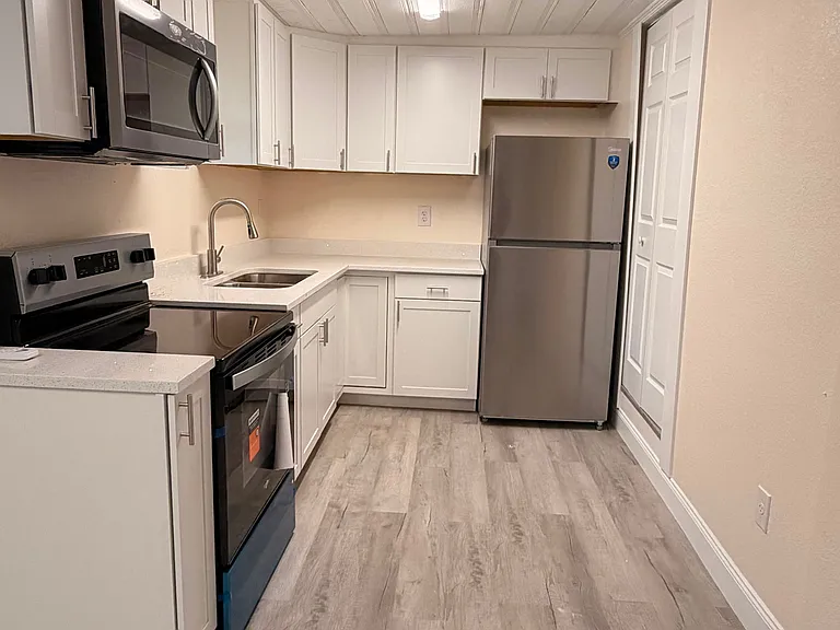 608 Poplar St — Photo 8