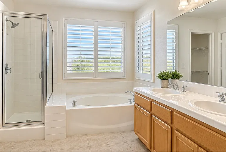 3 bed, 2028 sqft, $3,200 — Photo 2