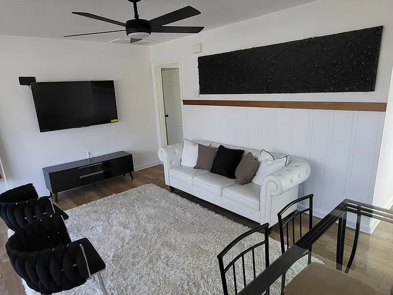 1517 Roanoke Ave — Photo 5