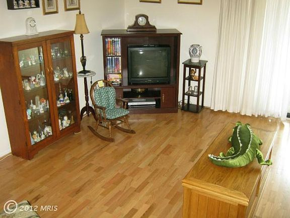 5th image of 3117 Patrick Henry Dr APT 434