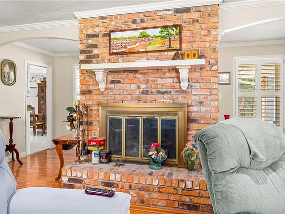 4th image of 115 Agnes Ln