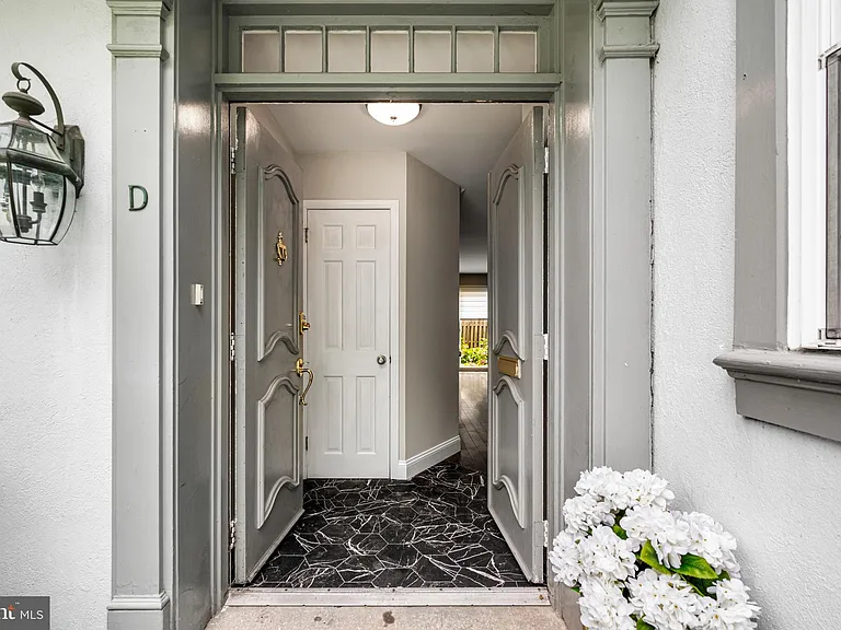 15 Llanfair Rd #D — Photo 3