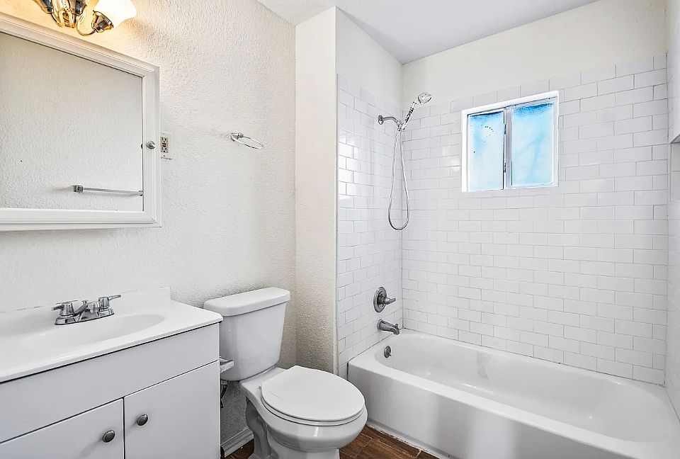1st image of 118 N Oaks Ave #1A