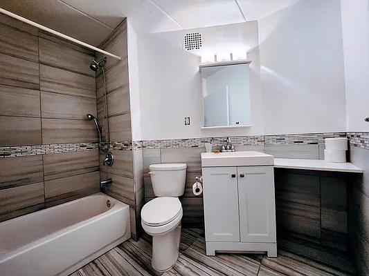 Rented by Trademarko Realty Inc | media 16