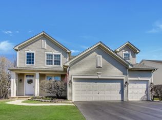 325 Tanager Ln, Lindenhurst, IL 60046