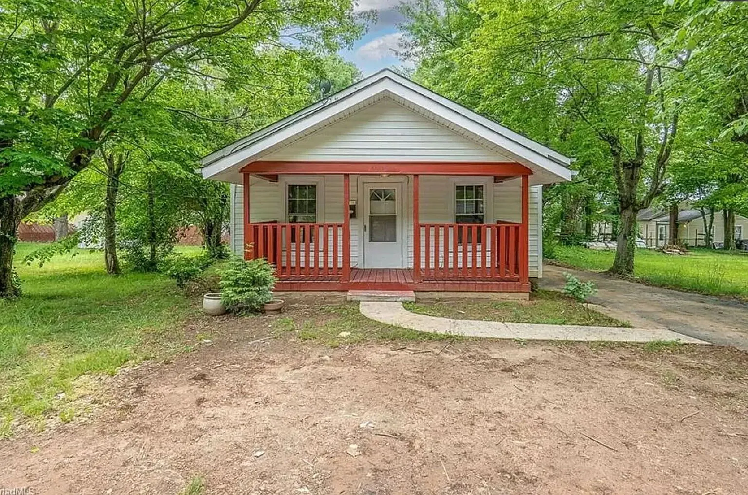 2 bed, 1.0 bath, 860 sqft, $1,100 — Photo 1