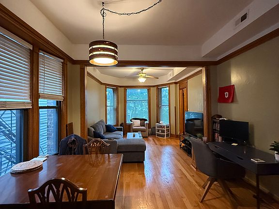 4th image of 1134 W Oakdale Ave #2F