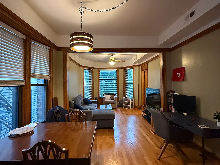 1134 W Oakdale Ave #2F — Photo 2