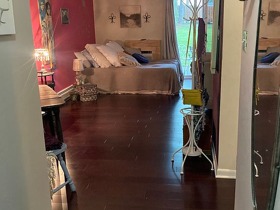 4th image of 543 Burlington Ave APT 102-E