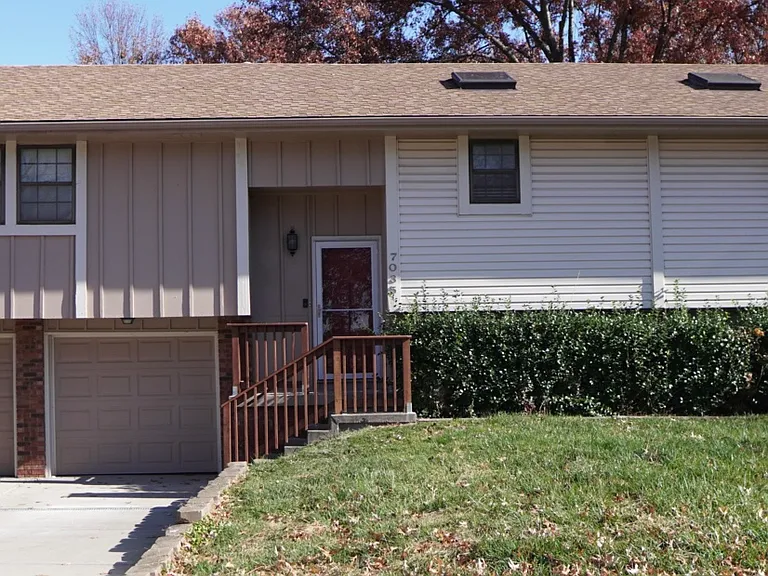 7035 N Holmes St #7035 — Photo 2