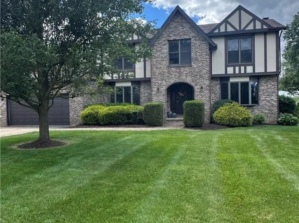 3874 April Dr, Uniontown, OH 44685