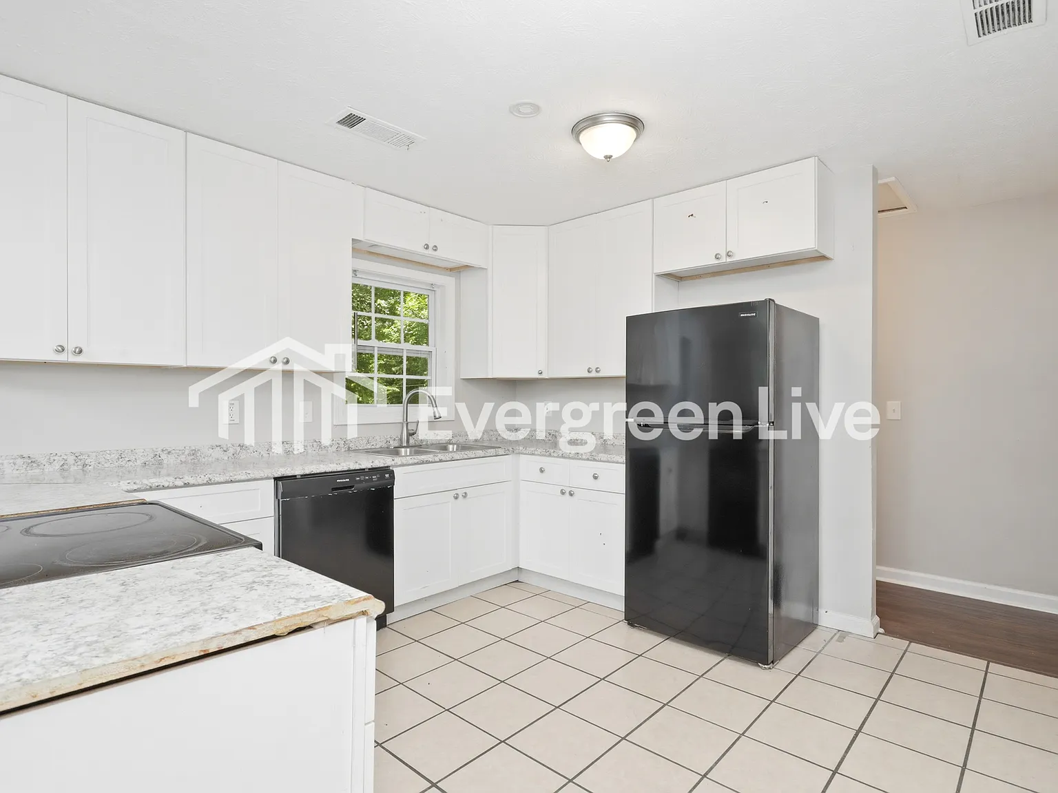 4 bed, 2.0 bath, 2840 sqft, $1,845 — Photo 4