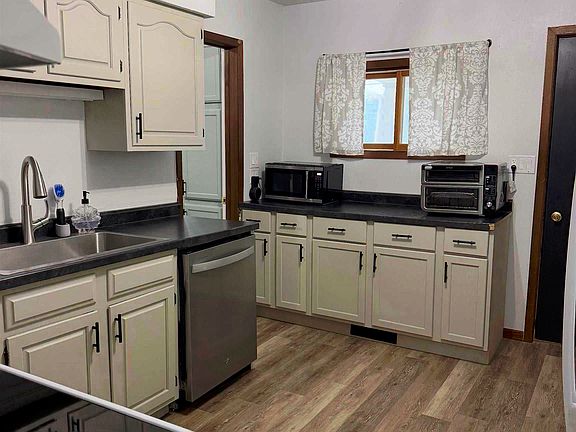 4th image of 1702 S Main St