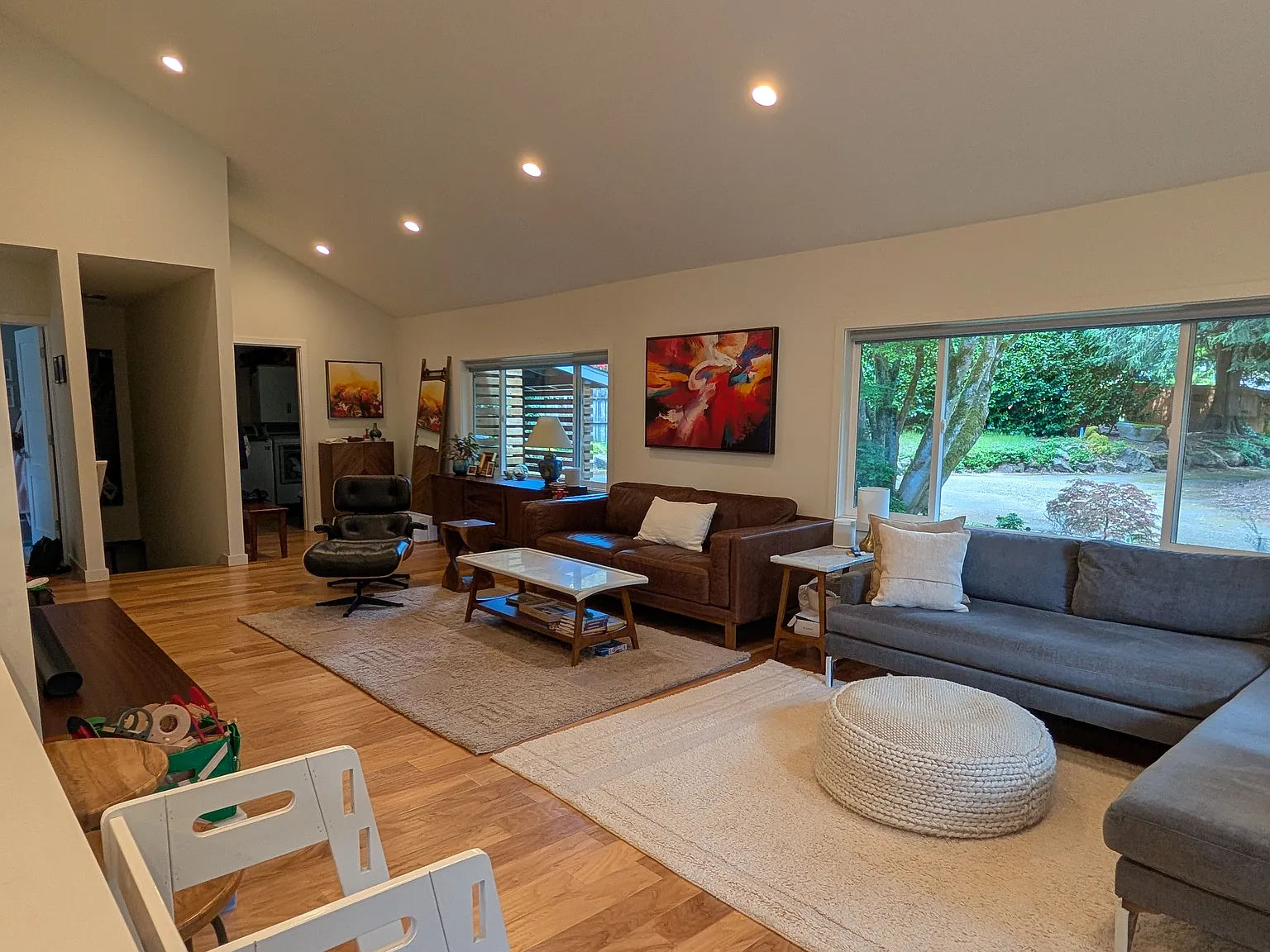 4 bed, 2740 sqft, $5,200 — Photo 2