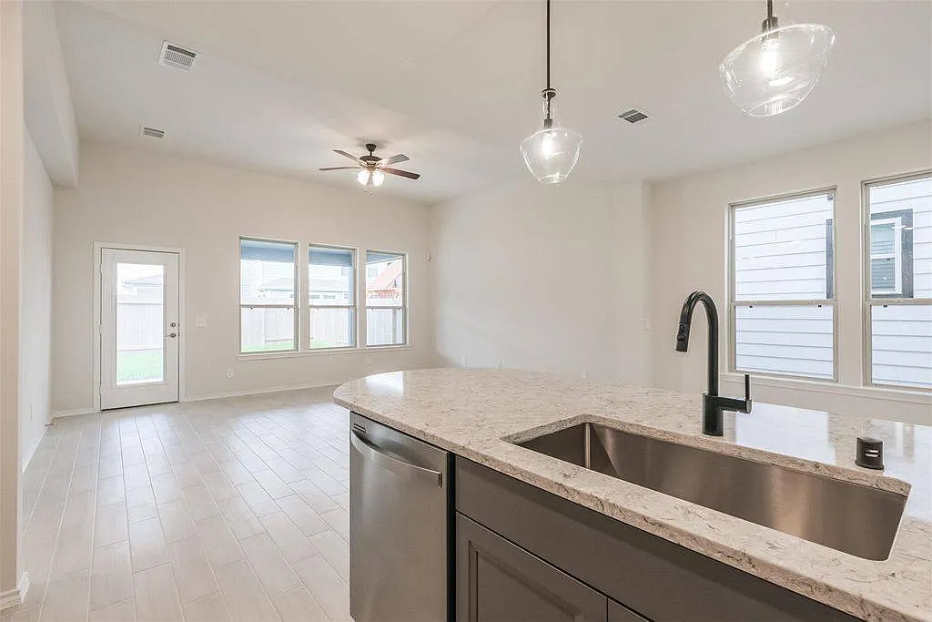 3409 Ovids Orchard Dr in Houston, TX 77025 — Photo 4