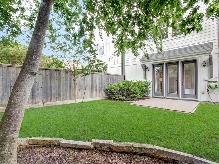 1512 Stuart St — Photo 40