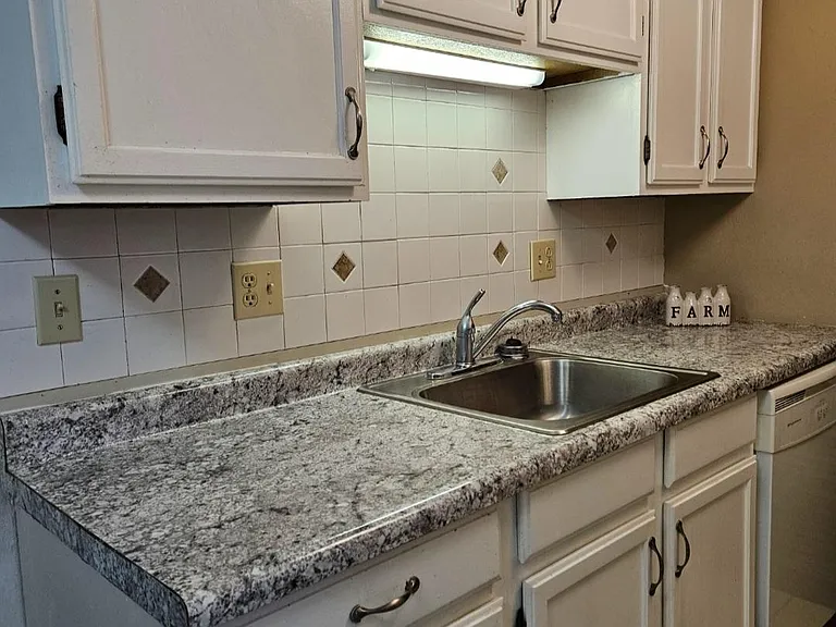 kitchen, left side