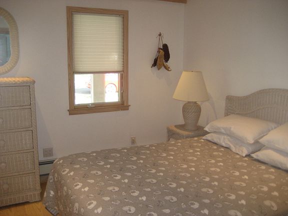 A guest bedroom