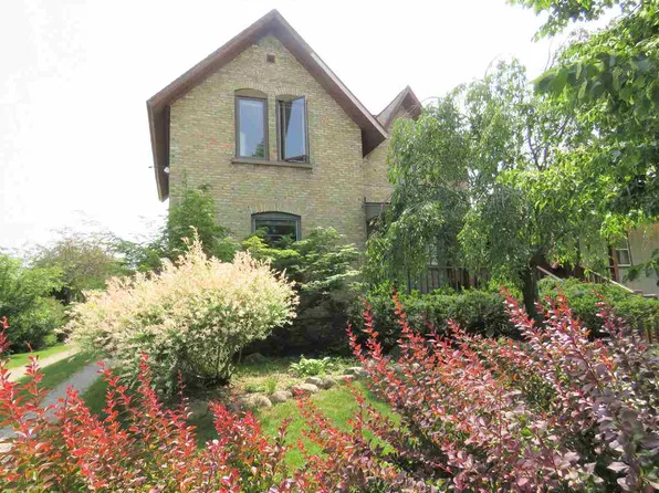 420 Carleton St, Petoskey, MI 49770