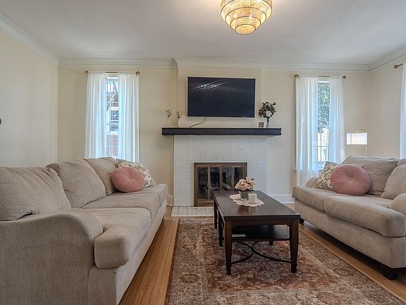 5th image of 3334 Buckner Ln
