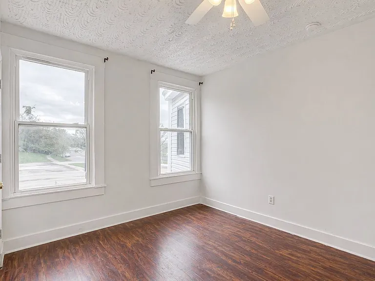 2954 Central Pkwy — Photo 17