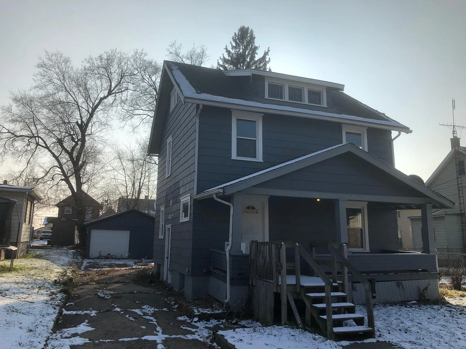 2230 Clyde Pl SW photo 1
