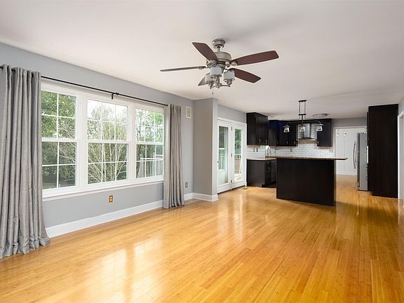 4th image of 4321 Penshurst Sq