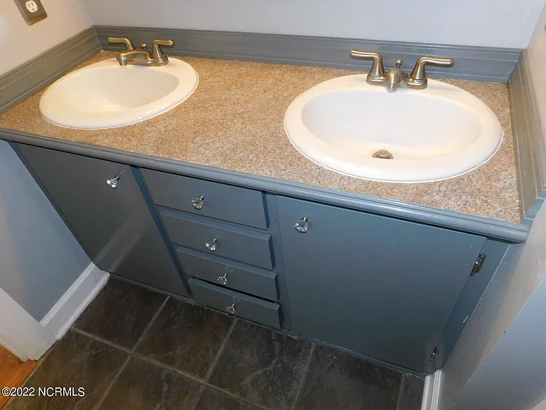 2903 Mandy Ln — Photo 14