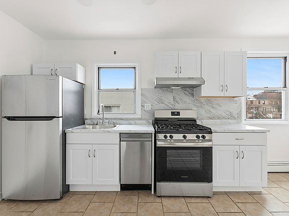 3rd image of 2175 48th St #2