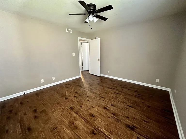 Two Bedroom Pet Friendly Apartment For Rent Near Post! — Photo 32