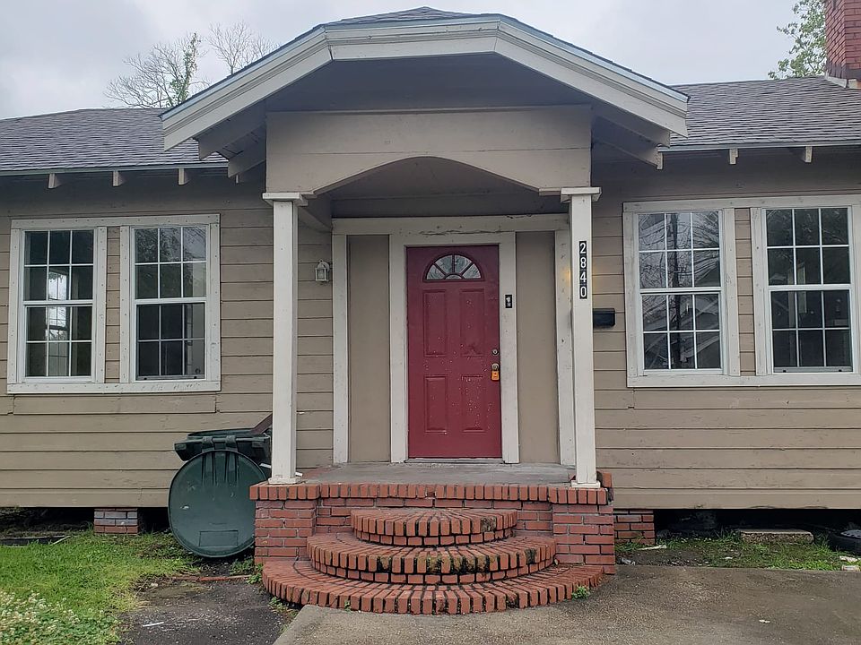 Current color of 2840 Victoria St.