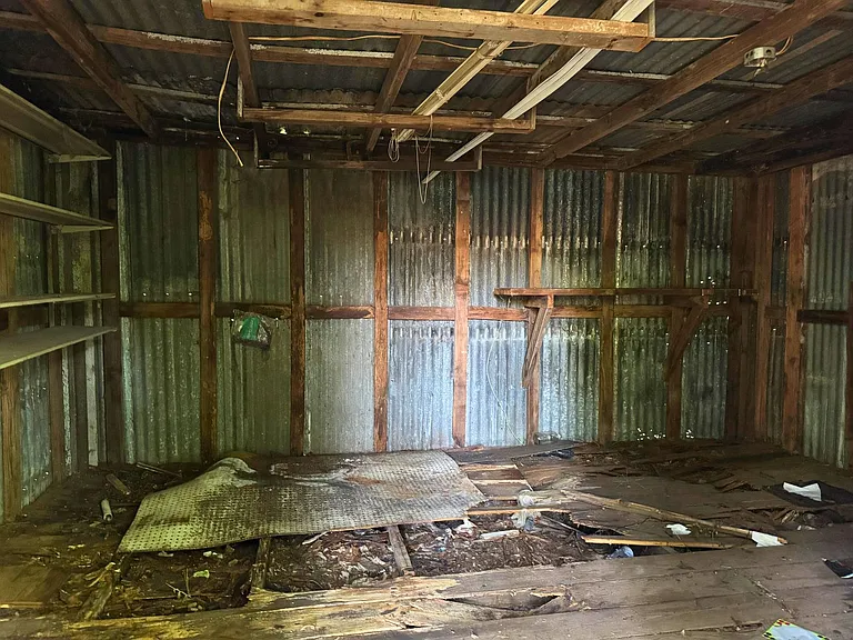 808 E Bank St — Photo 29