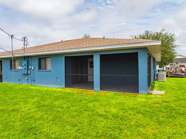 1712 SW Santa Barbara Pl #1712 — Photo 18